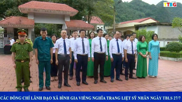 Đảng ủy, HĐND, UBND, UBMTQVN xã Bình Gia tổ chức dâng hương tưởng niệm các anh hùng liệt sĩ, thăm hỏi, tặng quà 06 gia đình chính sách, người có công với cách mạng trên địa bàn xã