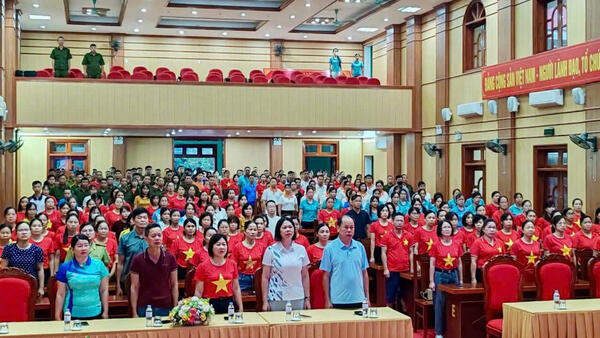 Ủy ban nhân dân xã Bình Gia tổ chức hoạt động "cùng Việt Nam tiến bước"