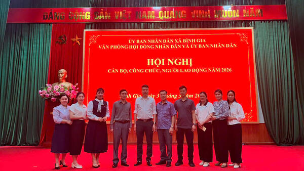 Văn phòng HĐND và UBND xã tổ chức hội nghị cán bộ công chức năm 2026
