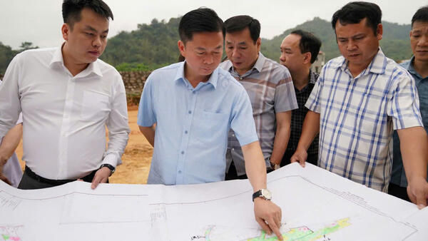 Đoàn công tác khảo sát, kiểm tra tiến độ triển khai các dự án trên địa bàn xã Bình Gia