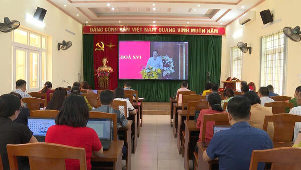 BÌNH GIA DỰ HỘI NGHỊ TRỰC TUYẾN TIẾP XÚC CỬ TRI ĐỊNH KỲ SAU KỲ HỌP THỨ NHẤT QUỐC HỘI KHÓA XVI CỦA ĐOÀN ĐẠI BIỂU QUỐC HỘI TỈNH LẠNG SƠN