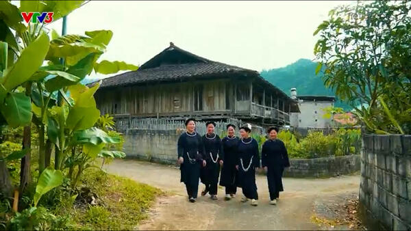 "Ẩm vị bản mây"