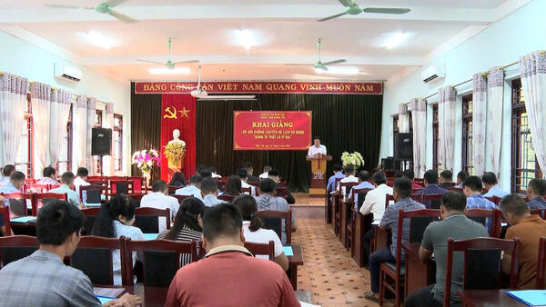 KHAI GIẢNG LỚP BỒI DƯỠNG CHUYÊN ĐỀ LỊCH SỬ ĐẢNG "ĐẢNG TA THẬT LÀ VĨ ĐẠI" NĂM 2026.