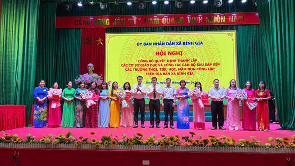 HỘI NGHỊ CÔNG BỐ QUYẾT ĐỊNH THÀNH LẬP CÁC CƠ SỞ GIÁO DỤC VÀ CÔNG TÁC CÁN BỘ SAU SẮP XẾP CÁC TRƯỜNG THCS, TIỂU HỌC, MẦM NON CÔNG LẬP TRÊN ĐỊA BÀN XÃ BÌNH GIA.
