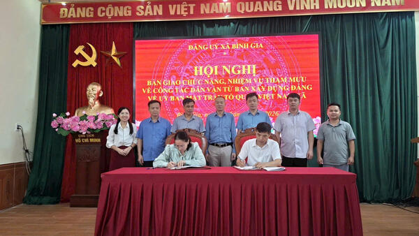 HỘI NGHỊ BÀN GIAO CHỨC NĂNG, NHIỆM VỤ THAM MƯU VỀ CÔNG TÁC DÂN VẬN TỪ BAN XÂY DỰNG ĐẢNG VỀ UBMTTQVN XÃ.