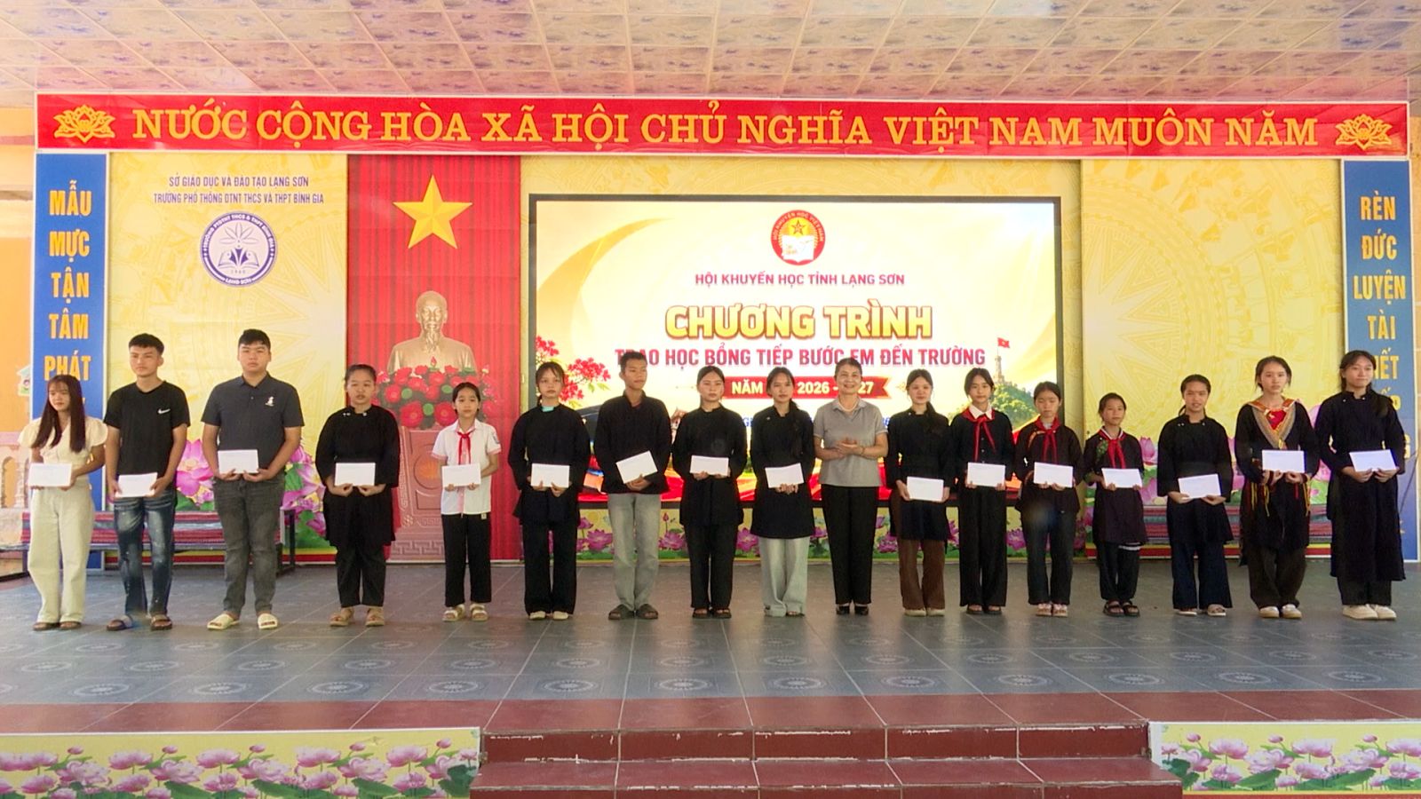 40 học sinh  được trao học bổng “Tiếp bước em đến trường” Năm học 2026 – 2027